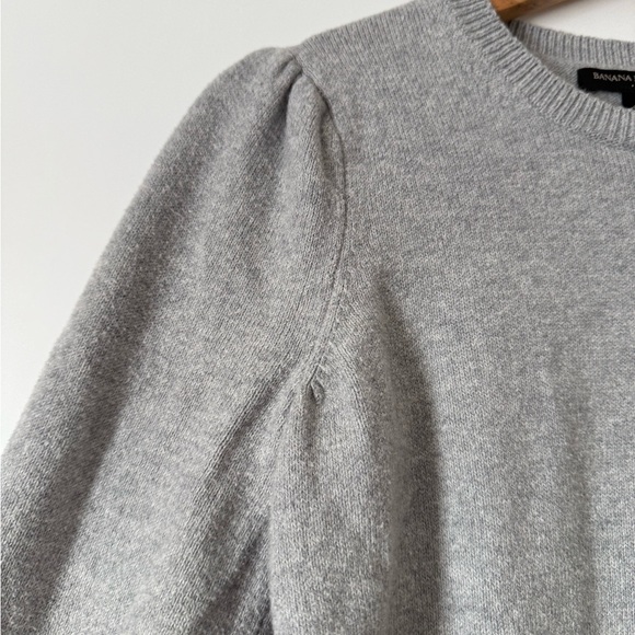 Banana Republic Heather Gray Knit Top - Picture 3 of 6